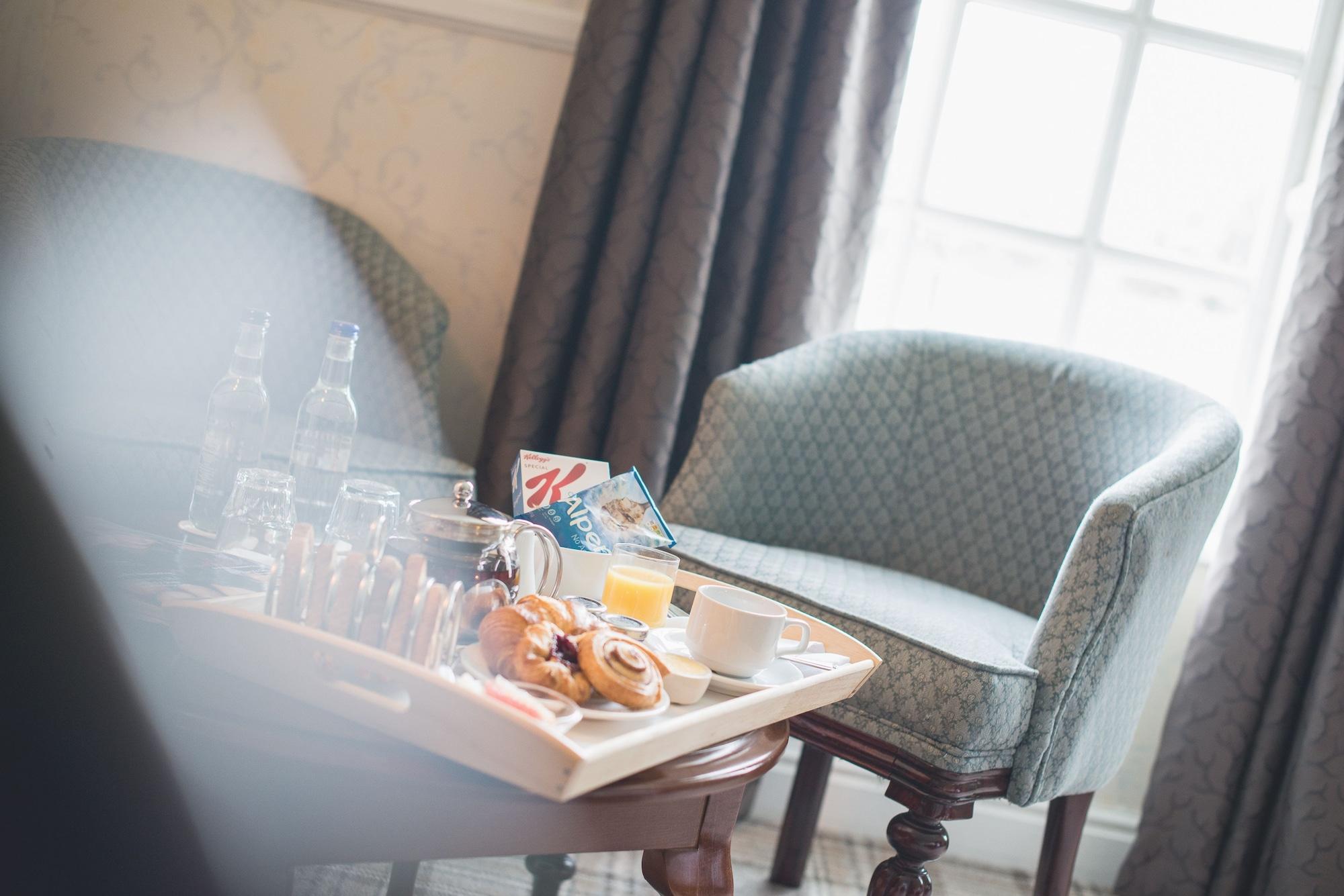 Mere Court Hotel Knutsford Bagian luar foto