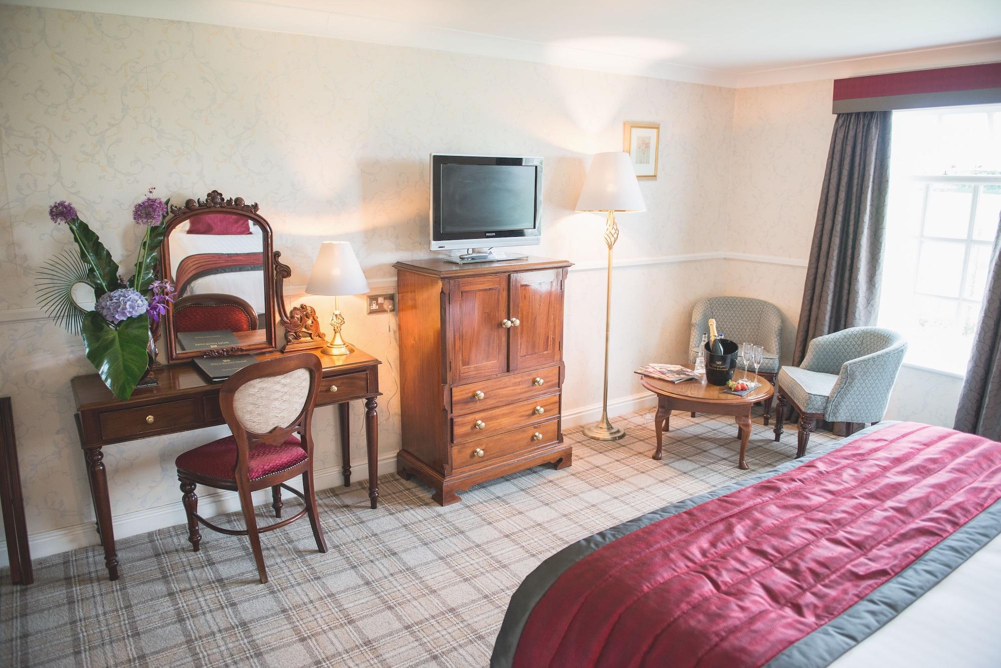 Mere Court Hotel Knutsford Bagian luar foto