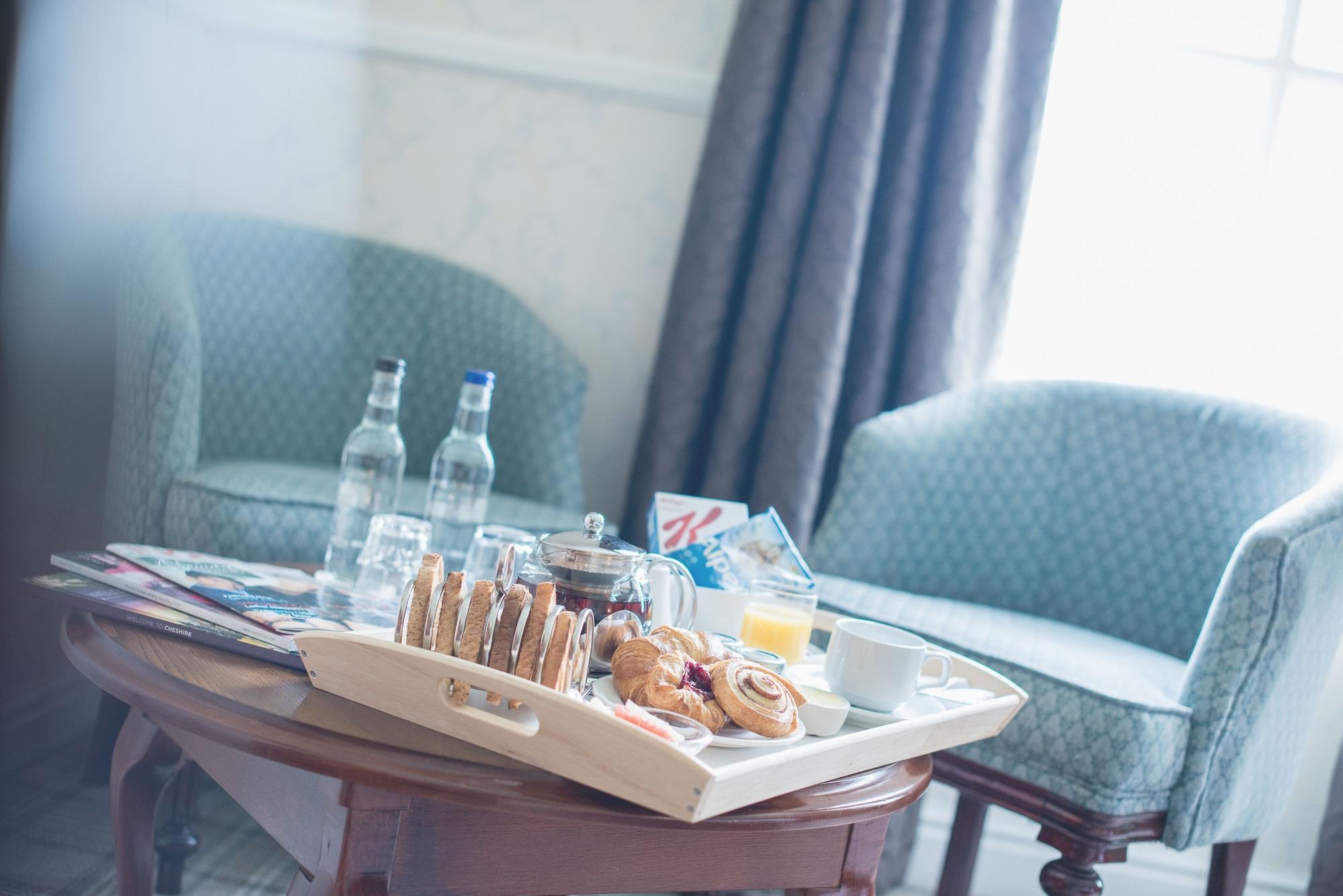 Mere Court Hotel Knutsford Bagian luar foto