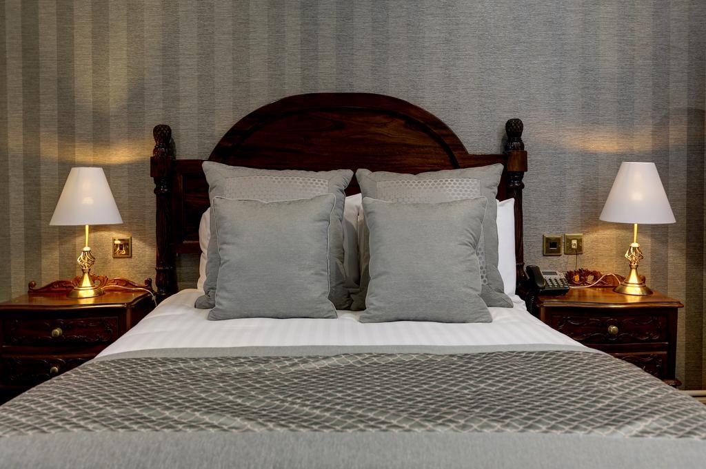 Mere Court Hotel Knutsford Bagian luar foto