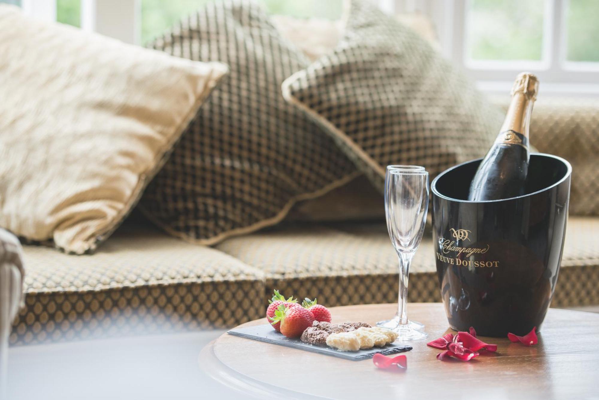 Mere Court Hotel Knutsford Bagian luar foto