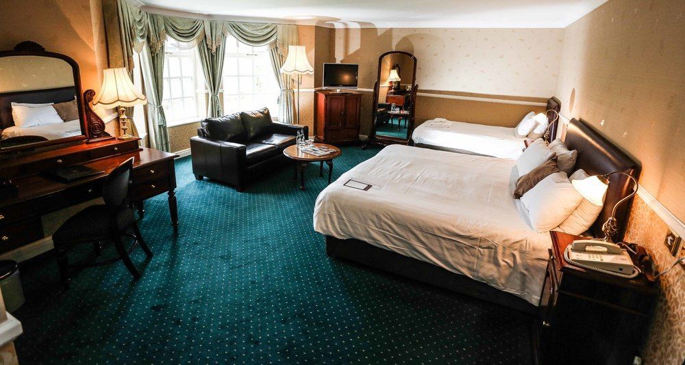 Mere Court Hotel Knutsford Bagian luar foto