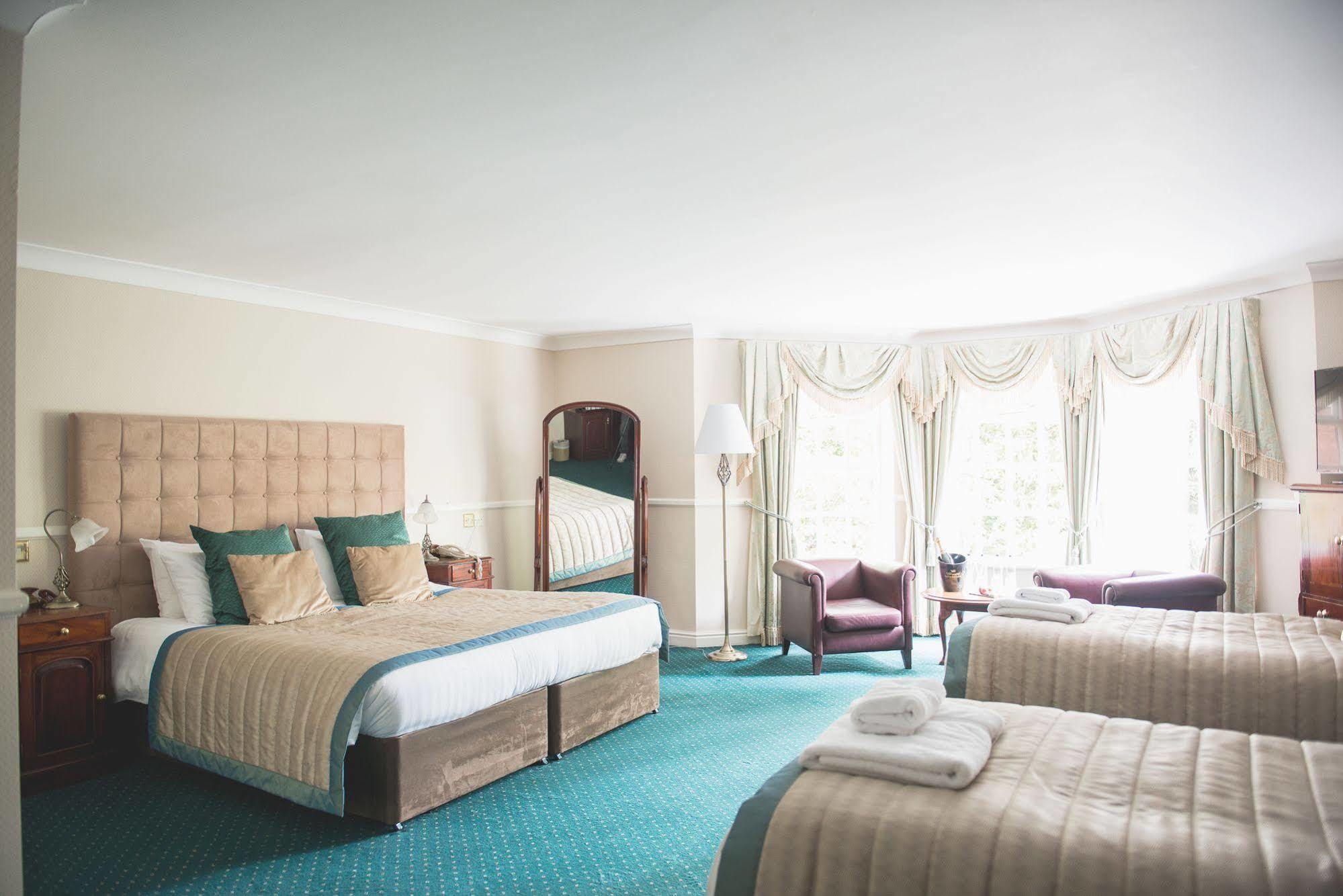 Mere Court Hotel Knutsford Bagian luar foto