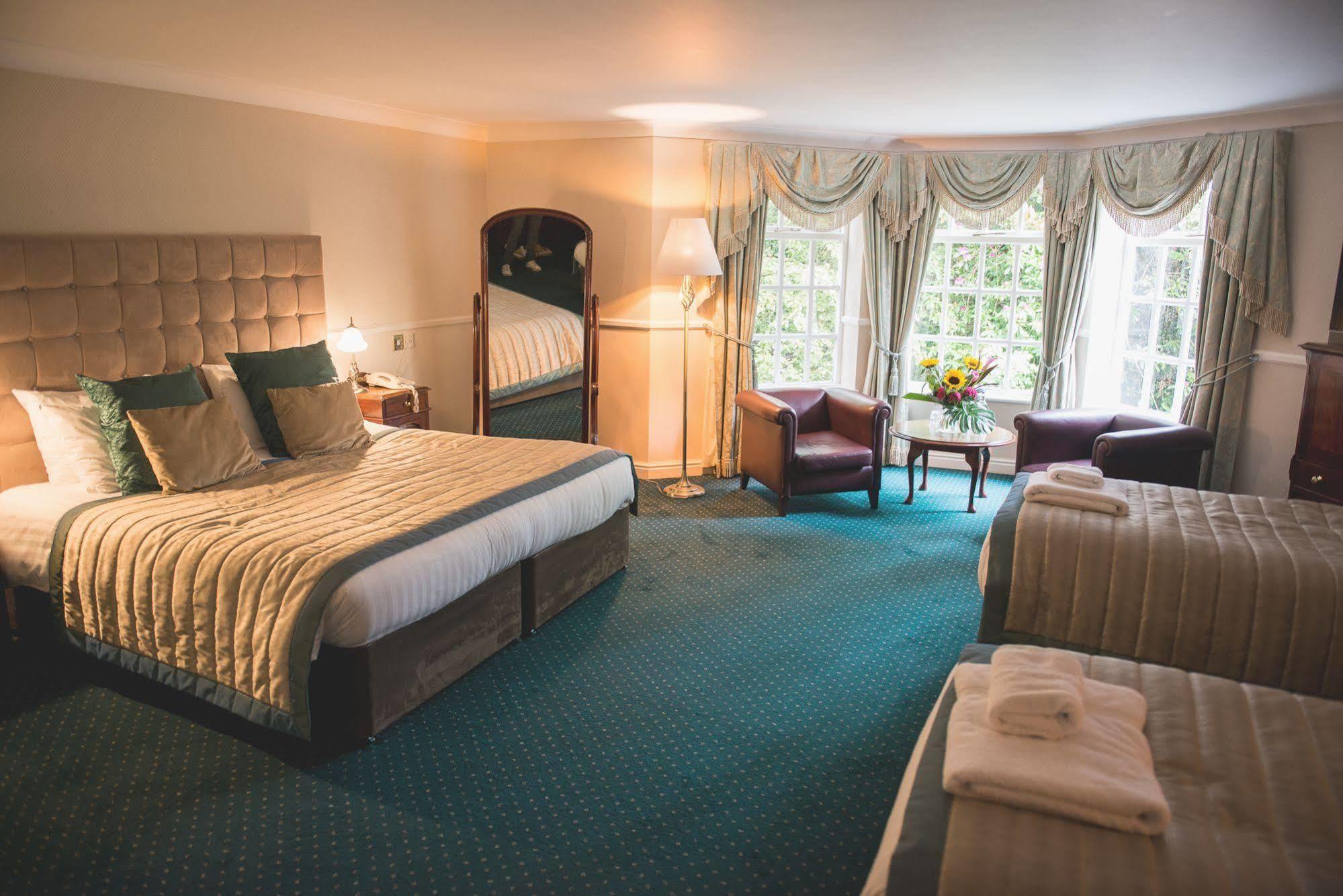 Mere Court Hotel Knutsford Bagian luar foto